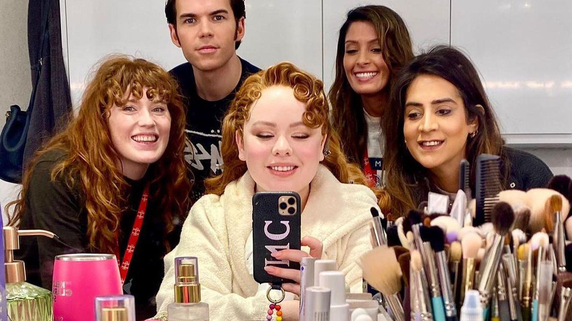 La maquilladora oficial de 'Los Bridgerton' comparte los trucos de los 'beauty looks' de las protagonistas