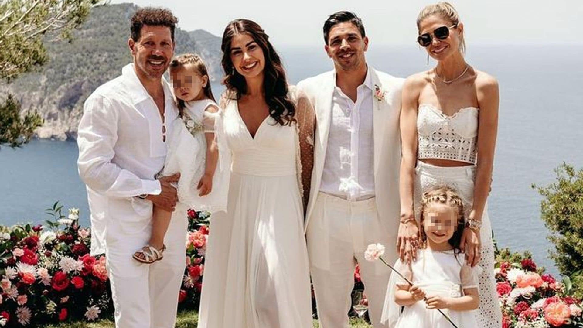 La feliz semana de Simeone y Carla Pereyra: en la boda de Gio Simeone tras el triunfo del Atlético