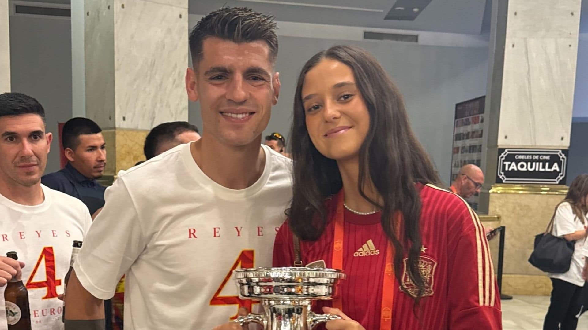 Así vivieron la infanta Elena y Victoria de Marichalar la fiesta de la Eurocopa