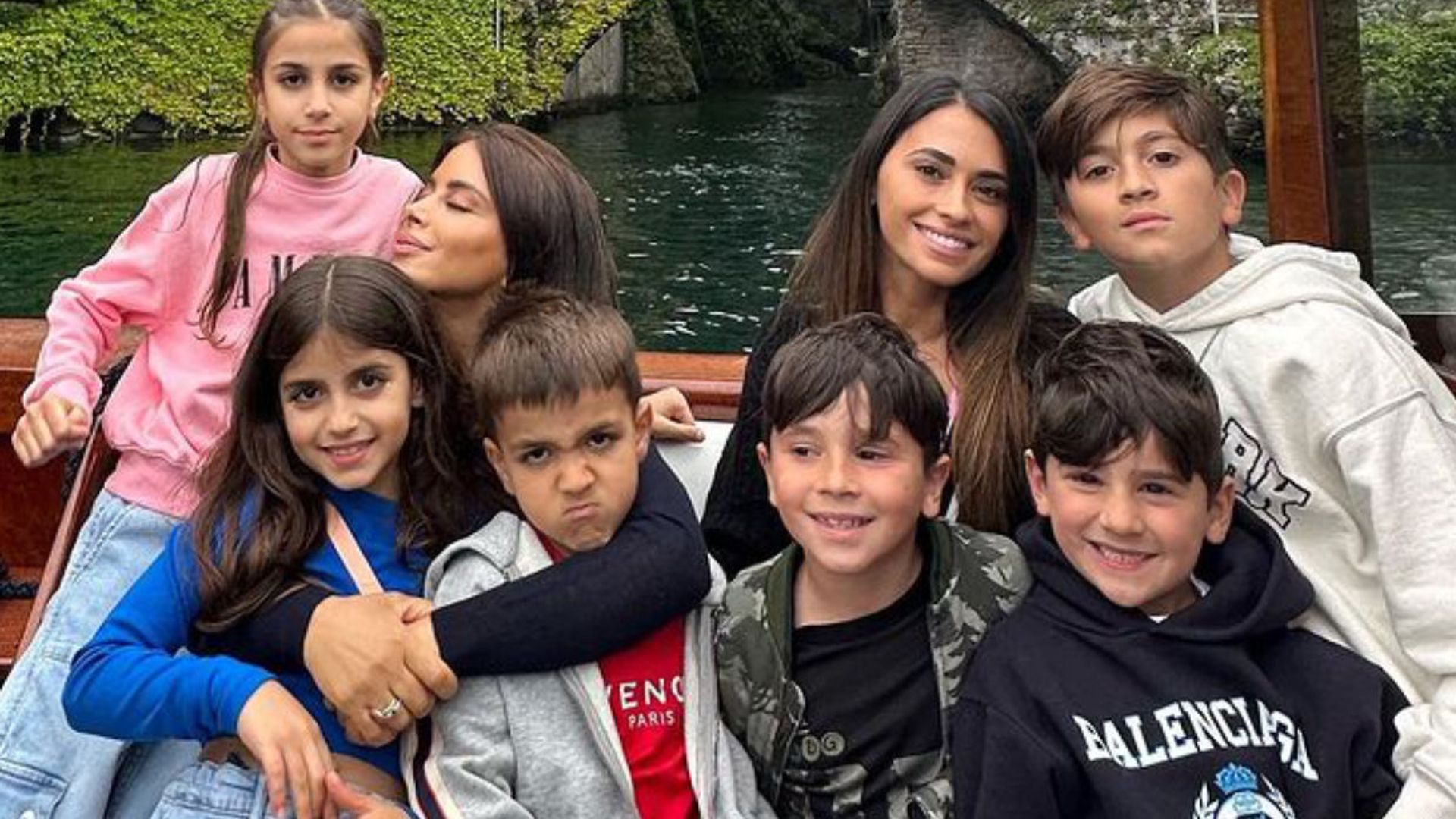 El viaje de Antonela Roccuzzo a Italia con sus hijos para visitar a su gran amiga Daniella Semaan