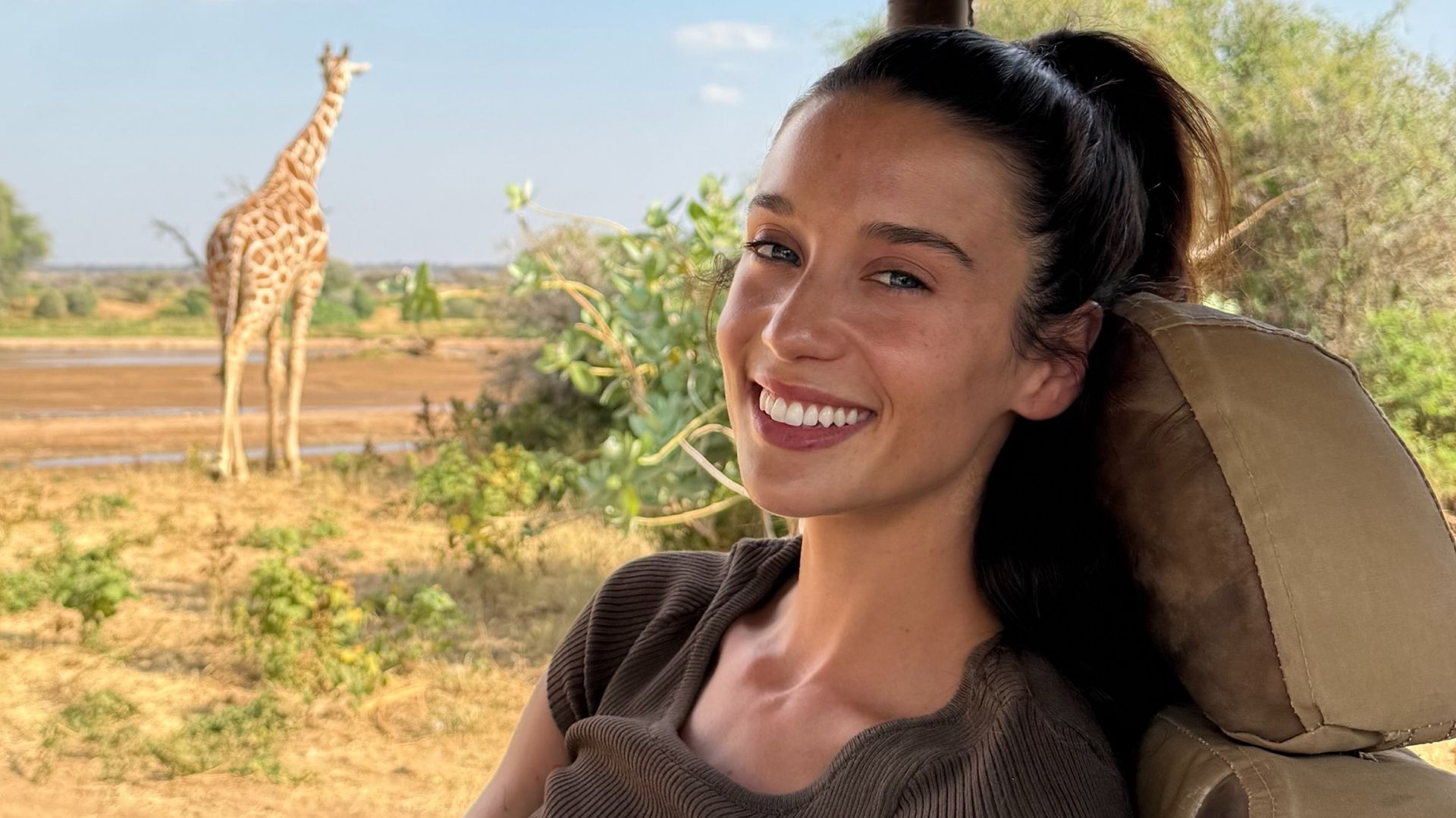 María Pedraza y Jason Fernández celebran 3 años de relación con un apasionante safari en Kenia: las mejores imágenes