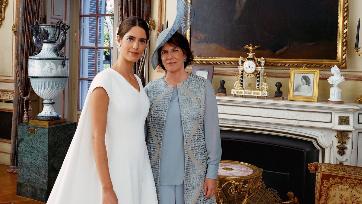 Estas 12 madrinas con pantalón son pura inspiración para madres modernas que quieran huir del clásico vestido