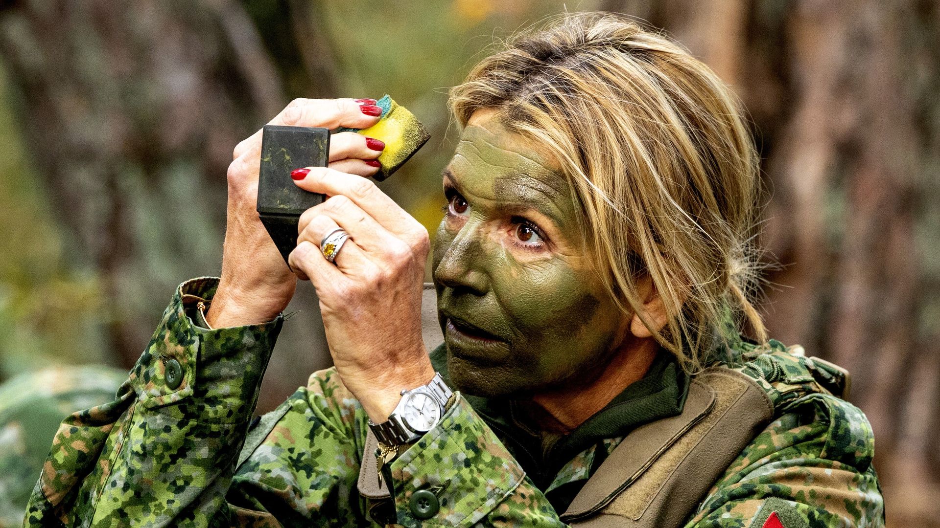 Máxima de Holanda se enfrenta al barro: las fotos de su entrenamiento militar más sorprendente