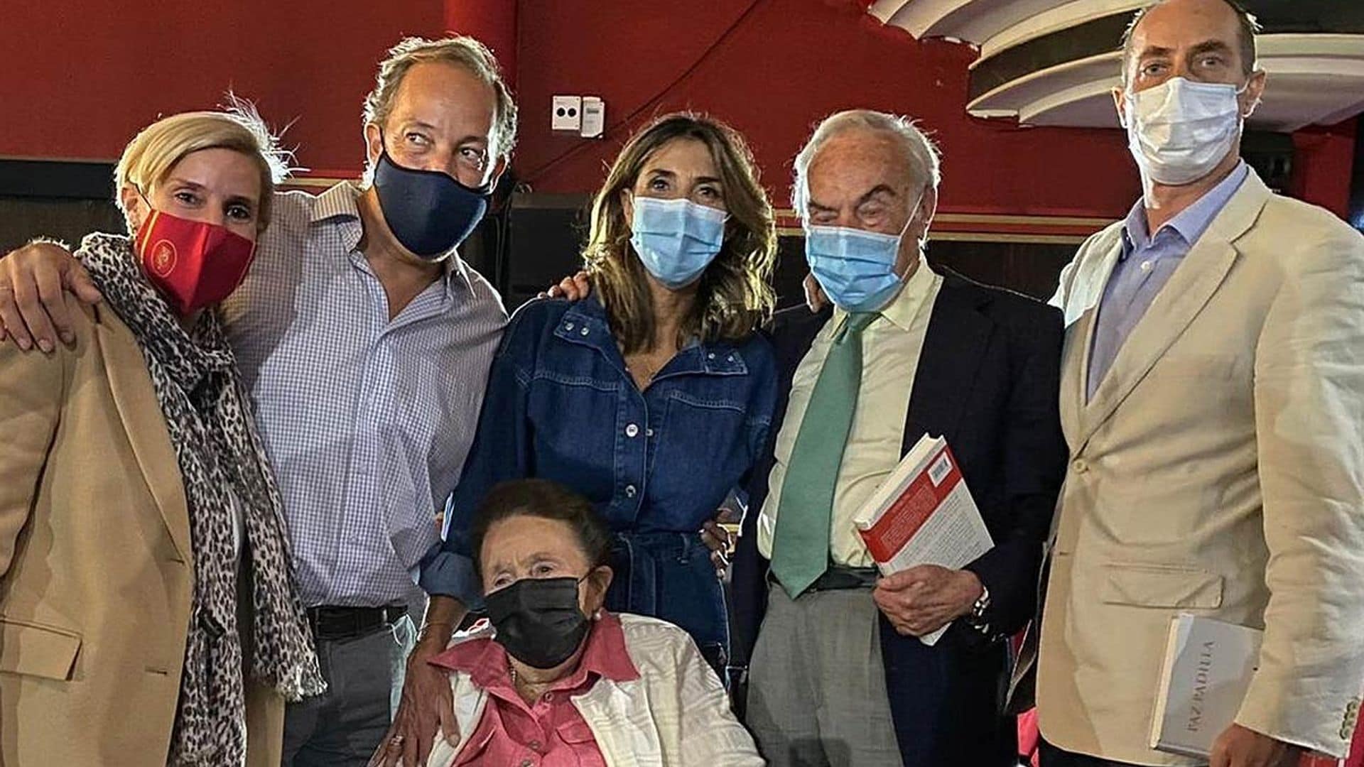 La infanta Margarita y Carlos Zurita celebran su 49º aniversario de boda con... Paz Padilla