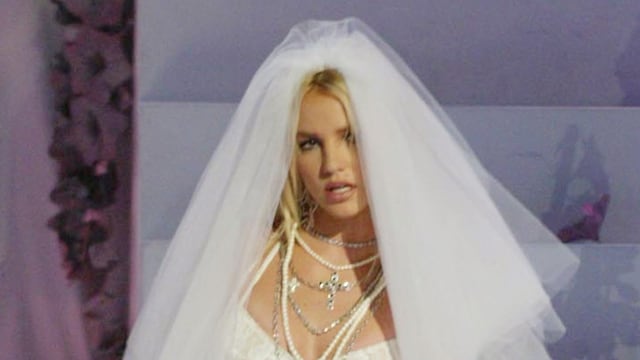 Britney Spears durante la actuación de los MTV VMA 2003