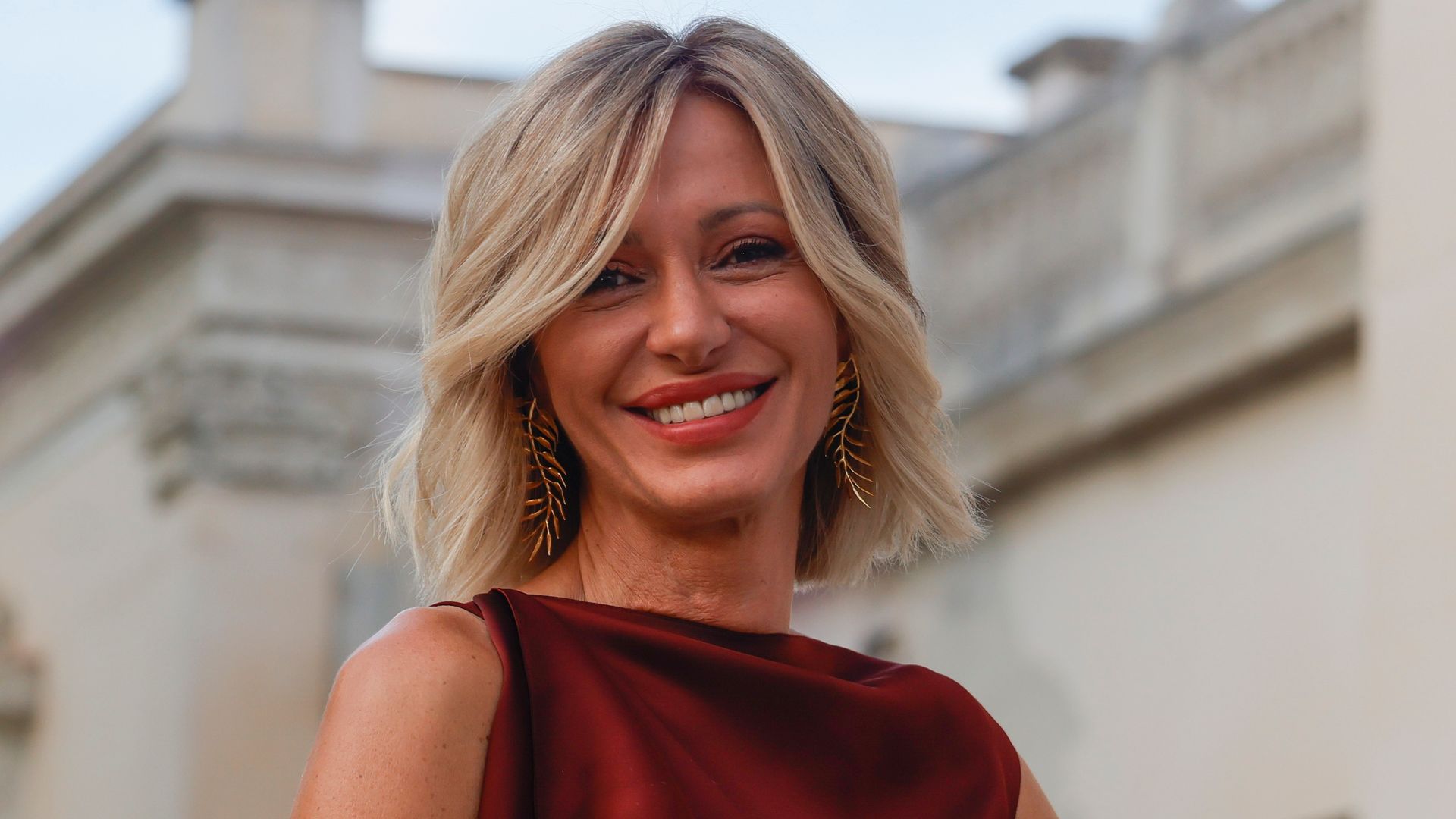La presentadora Susanna Griso posa espectacular con un vestido de gala