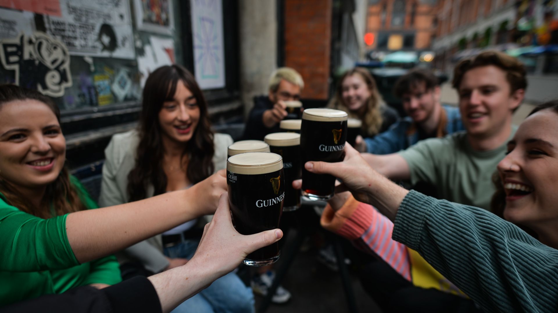 Cada 17 de marzo millones de personas celebran el Día de San Patricio en todo el mundo con desfiles, música, cerveza y el color verde como protagonista