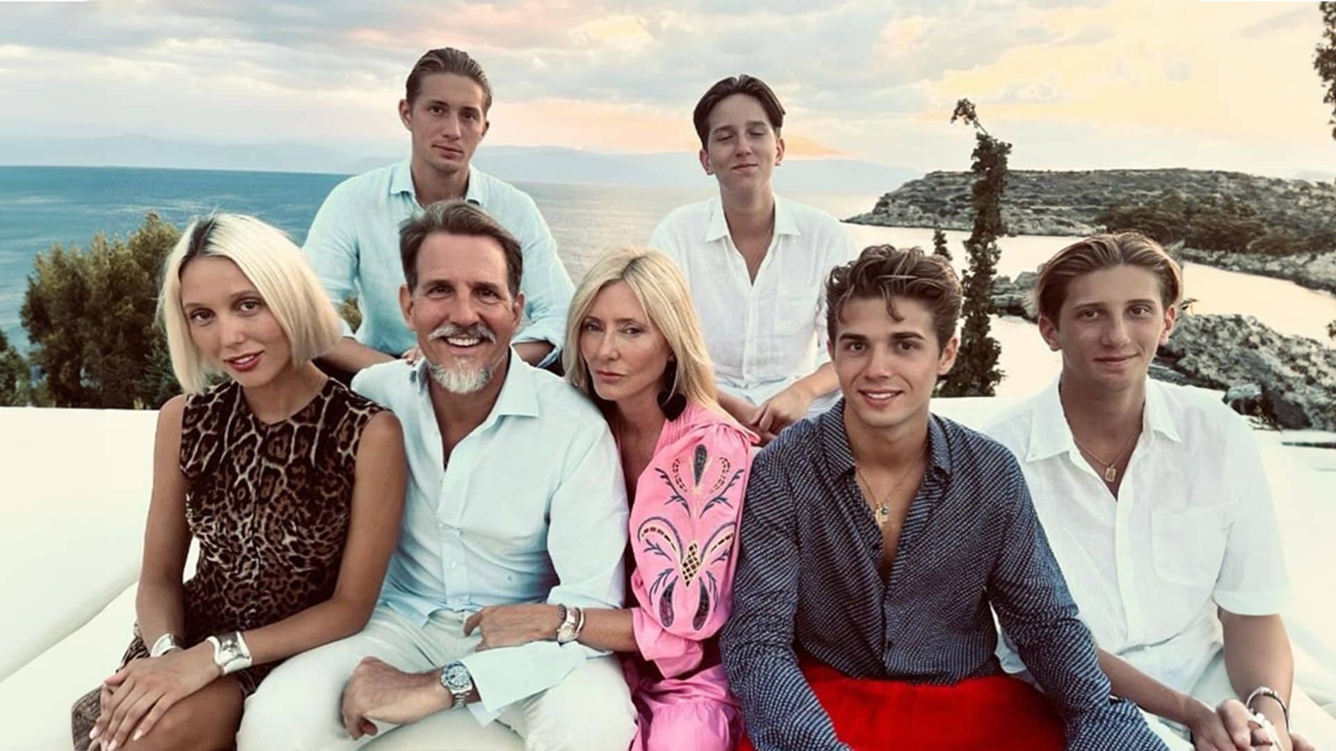 Así son los cinco hijos de Pablo y Marie-Chantal de Grecia, que acaban de hacer un posado espectacular en familia
