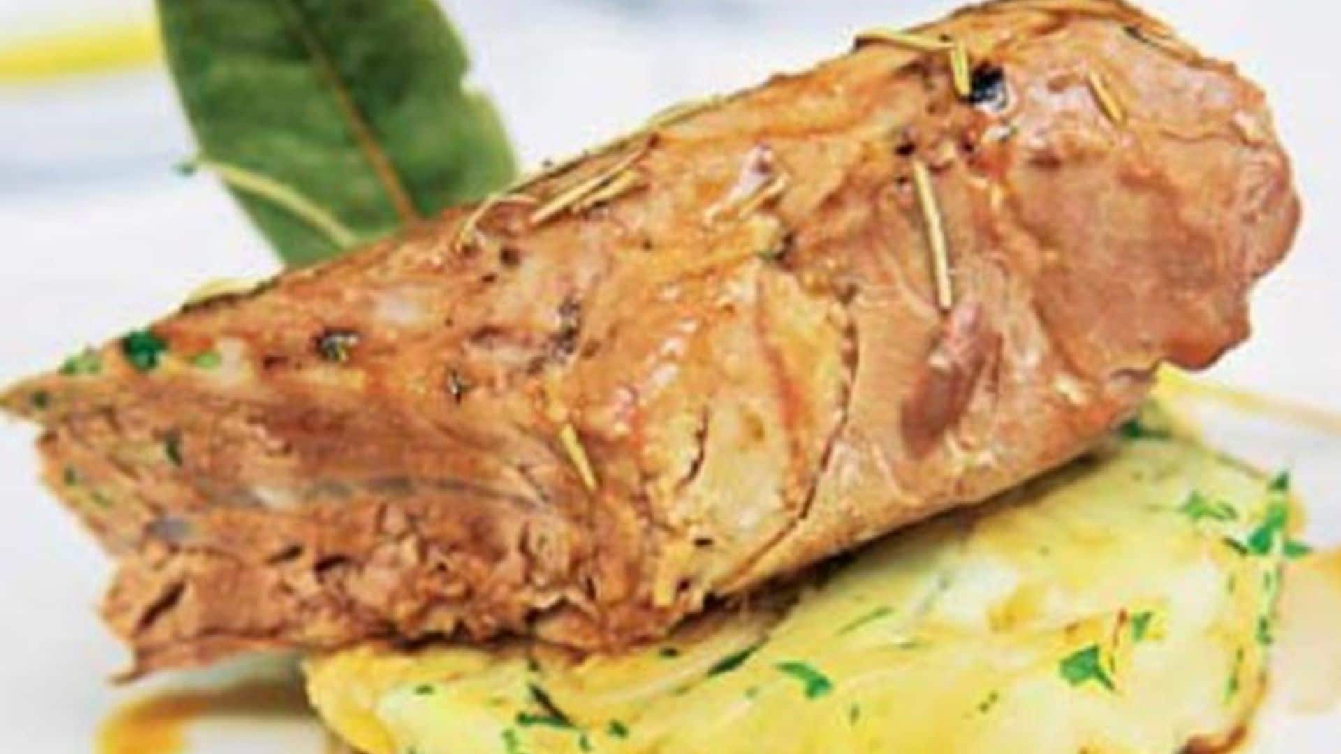 Parpatana de atún asada con sus hierbas de compañía