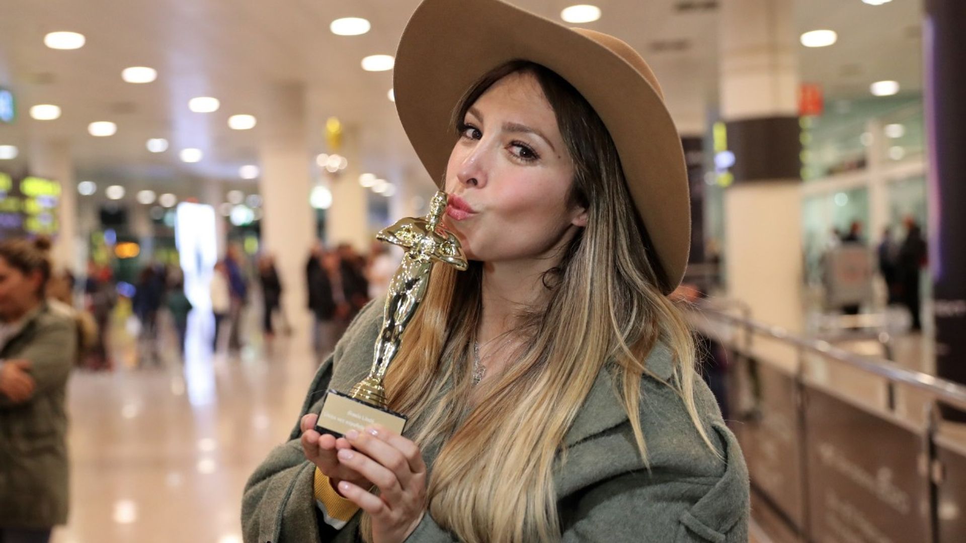 Gisela, más emocionada y feliz que nunca, vuelve a España tras su participación en los premios Oscar