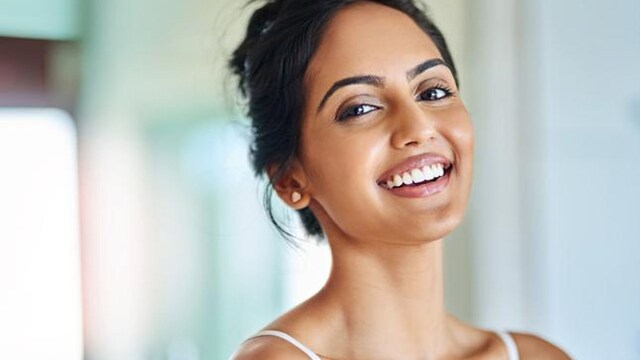 mujer sonriendo