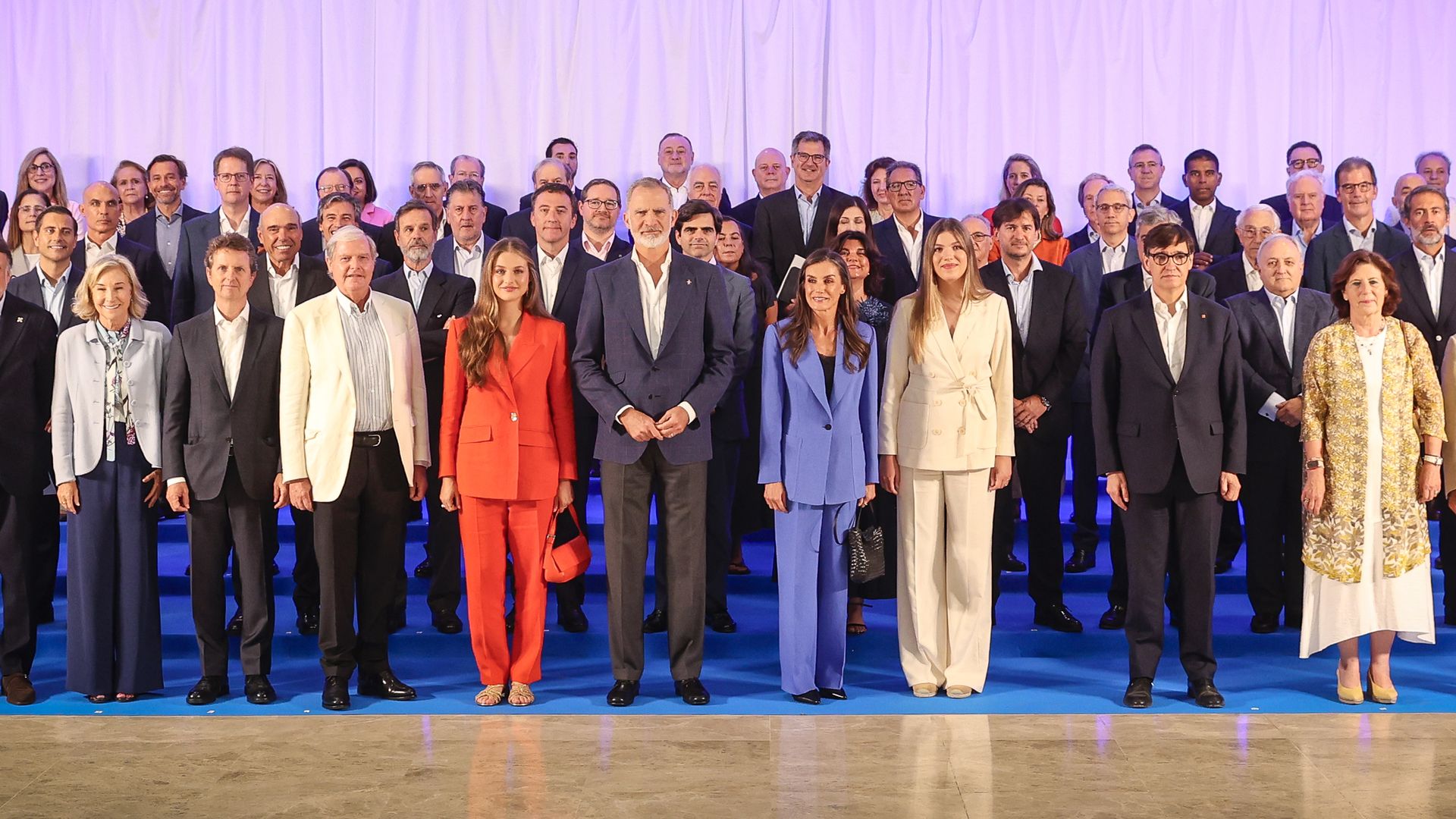 Al detalle, los looks de la reina Letizia, la princesa Leonor y la infanta Sofía en Barcelona