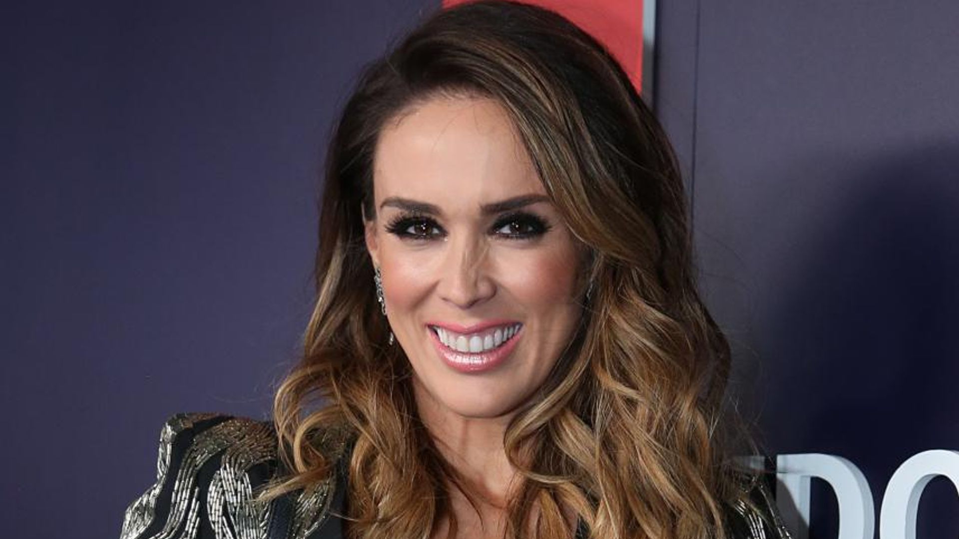 Jacky Bracamontes revela que se siente muy bien tras someterse a cirugía