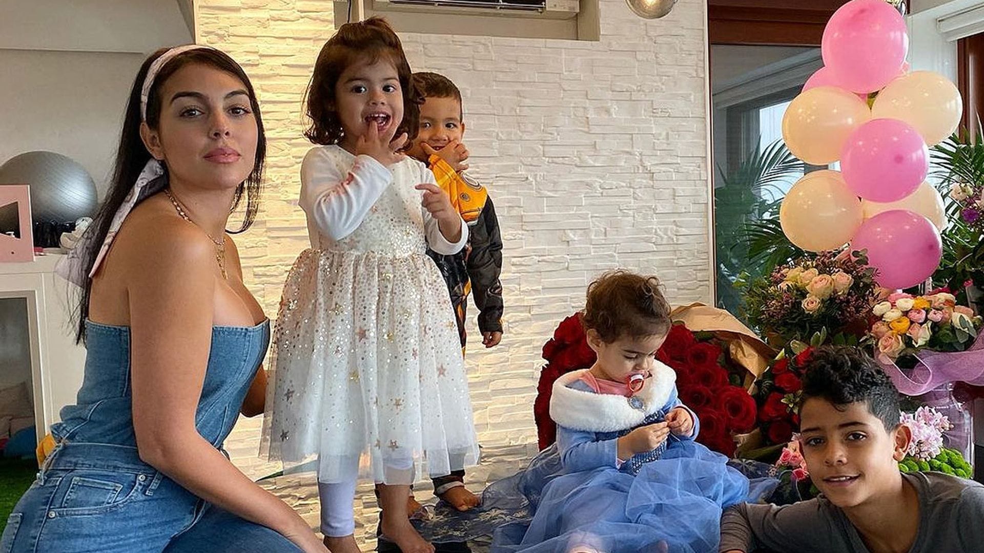 ¿Habrá algún artista en la familia? La tarde de manualidades de los hijos de Georgina y Cristiano