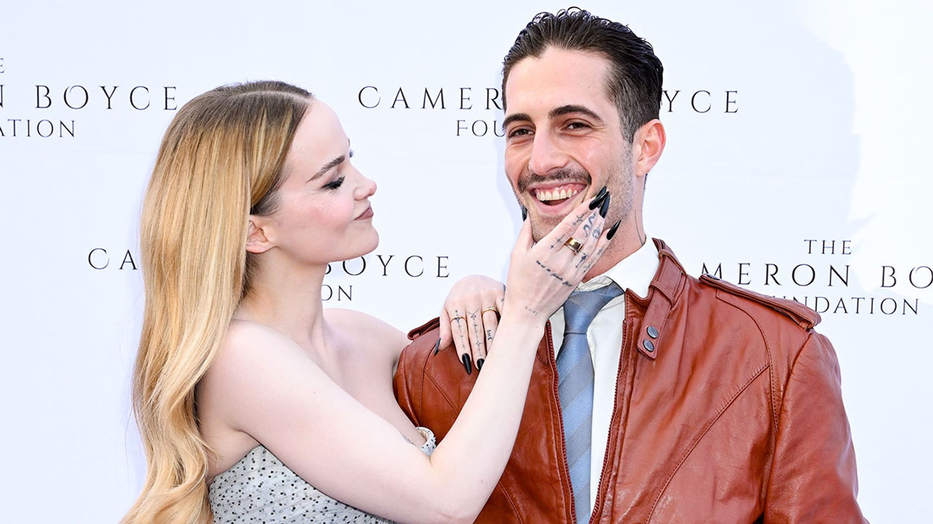 La actriz Dove Cameron y Damiano David, vocalista de Manneskin, de lo más acaramelados en la alfombra roja