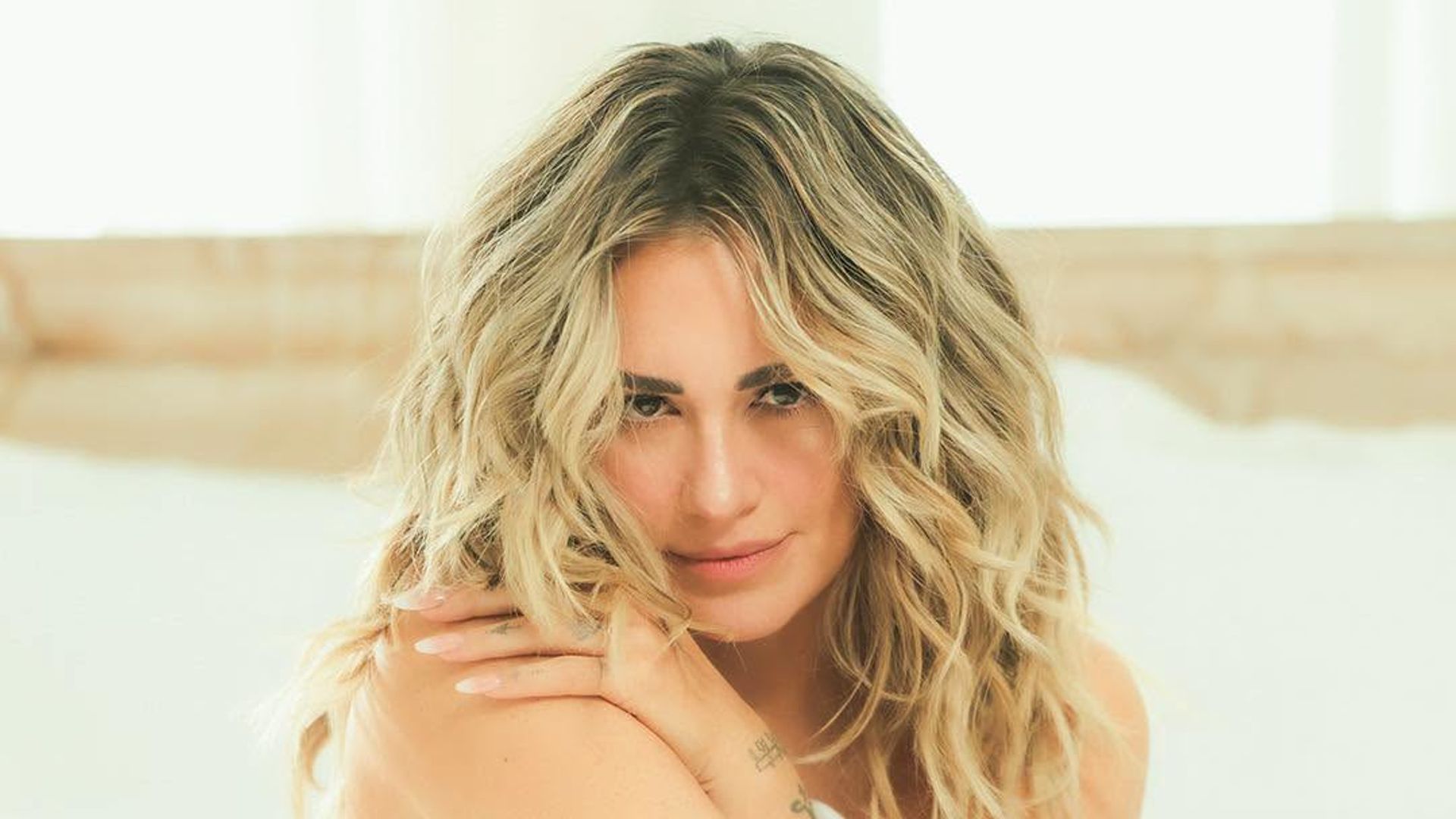 María José nos revela los detalles detrás de su nuevo sencillo, 'Respirar', y abre las puertas de su vida como mamá