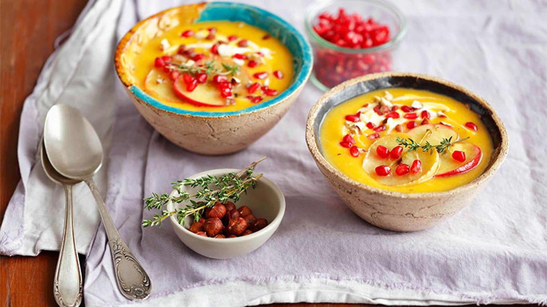 Crema de calabaza y batata con manzana y granada