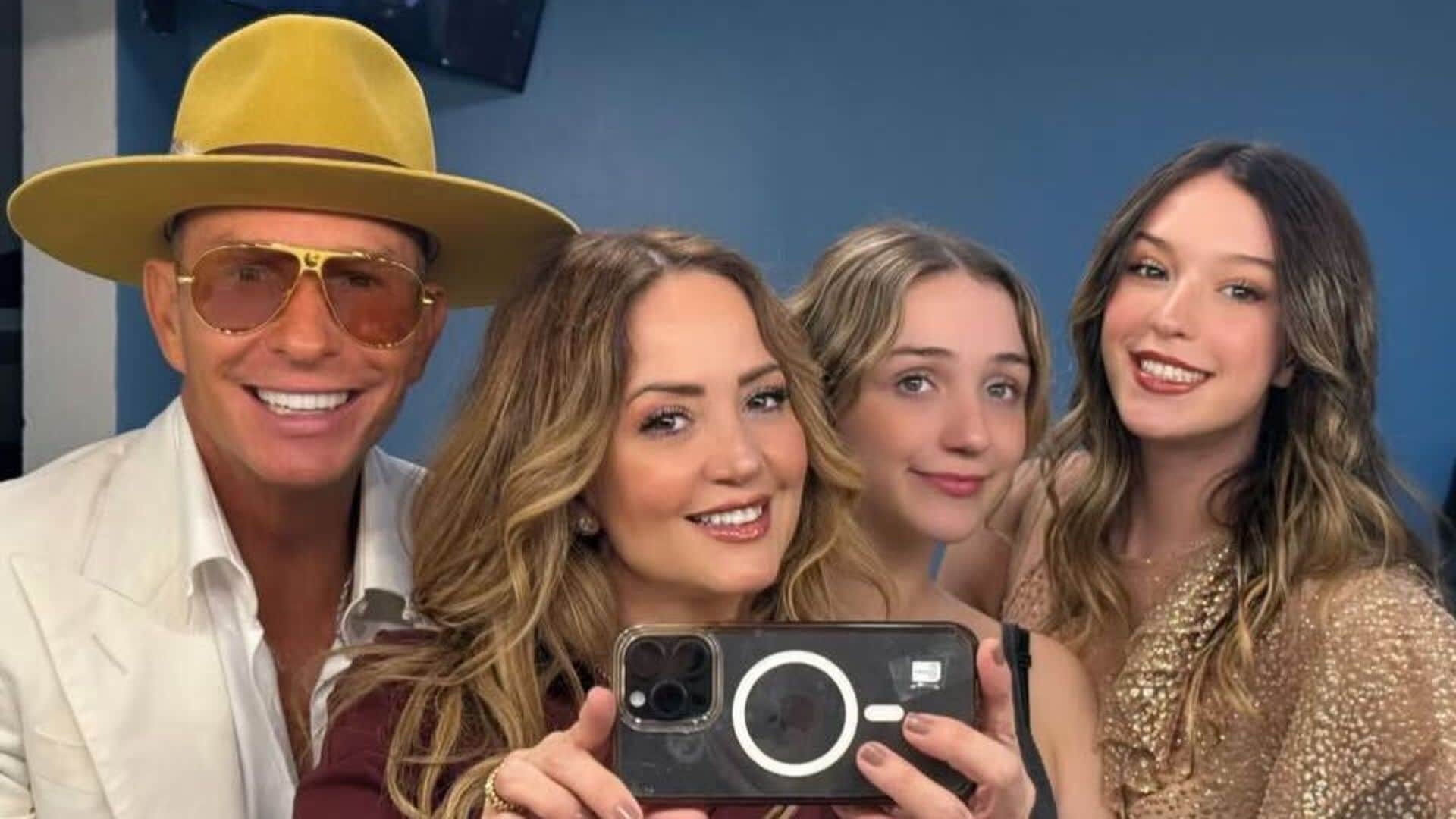 Andrea Legarreta y Erik Rubín con sus hijas