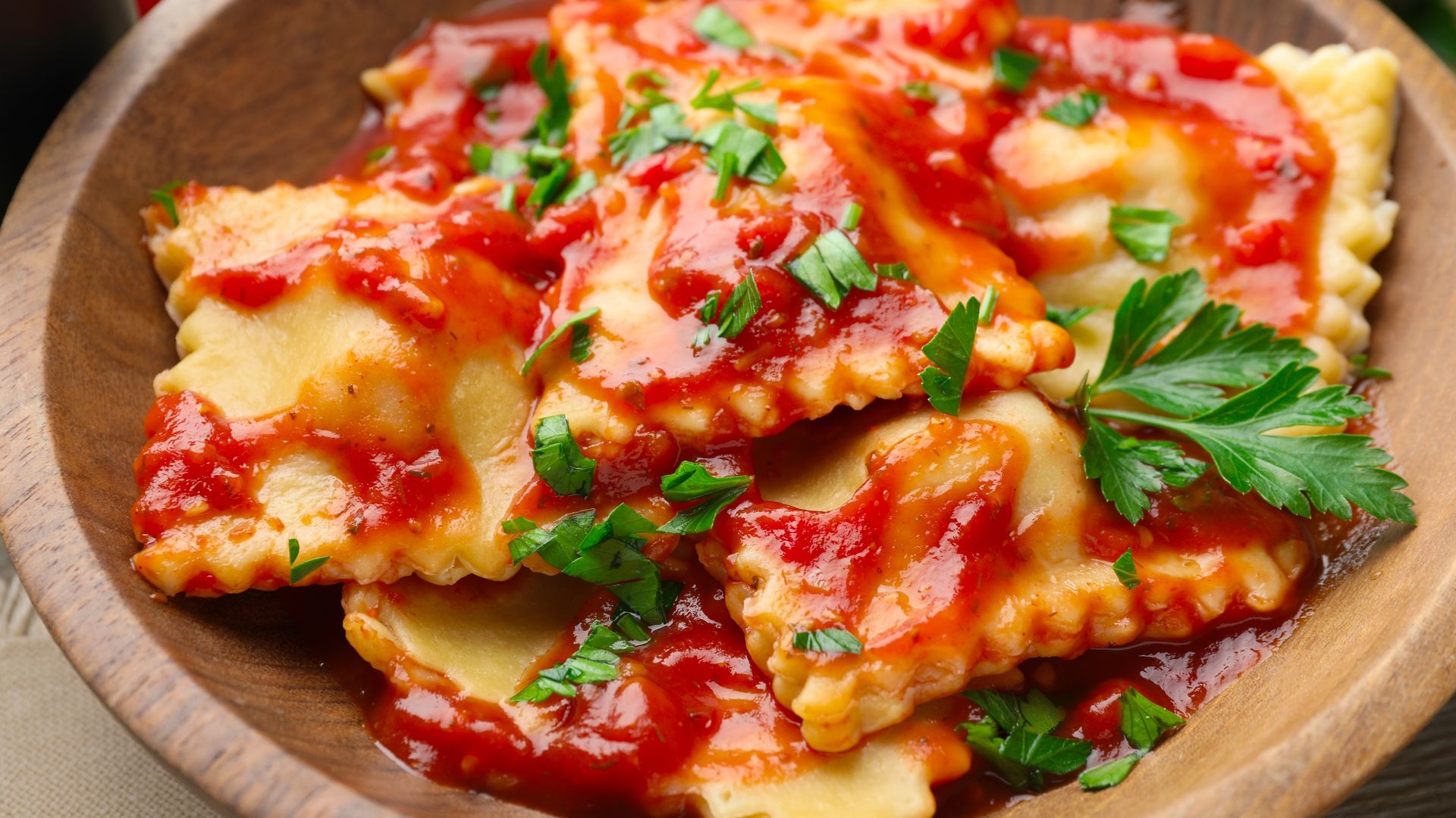 Raviolis con salsa de tomate