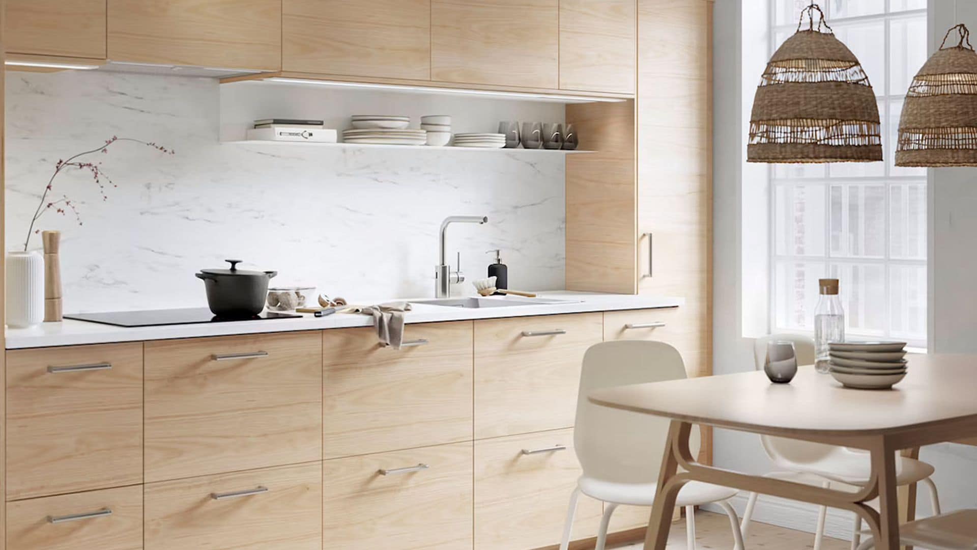 Blanco y madera, una combinación perfecta para decorar la cocina