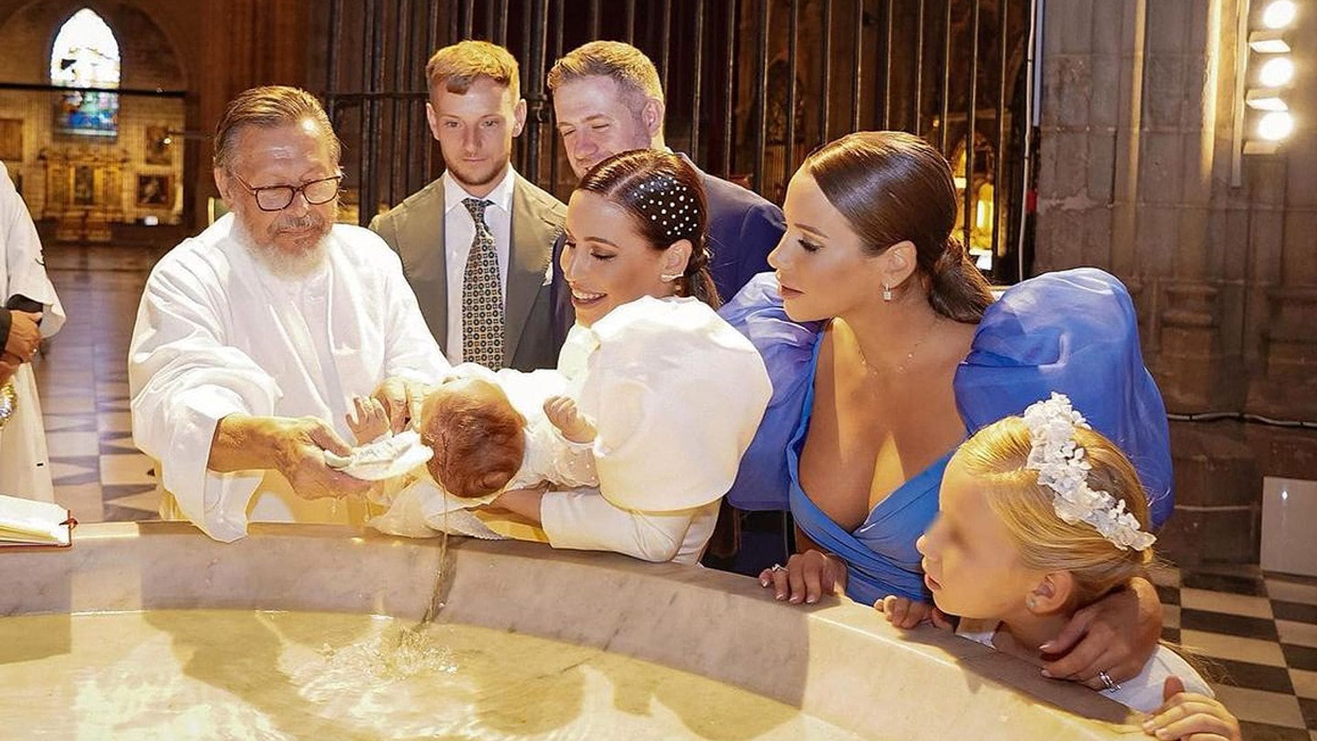 Ivan Rakitic y Raquel Mauri, dos 'orgullosos' padrinos en un bautizo lleno de detalles