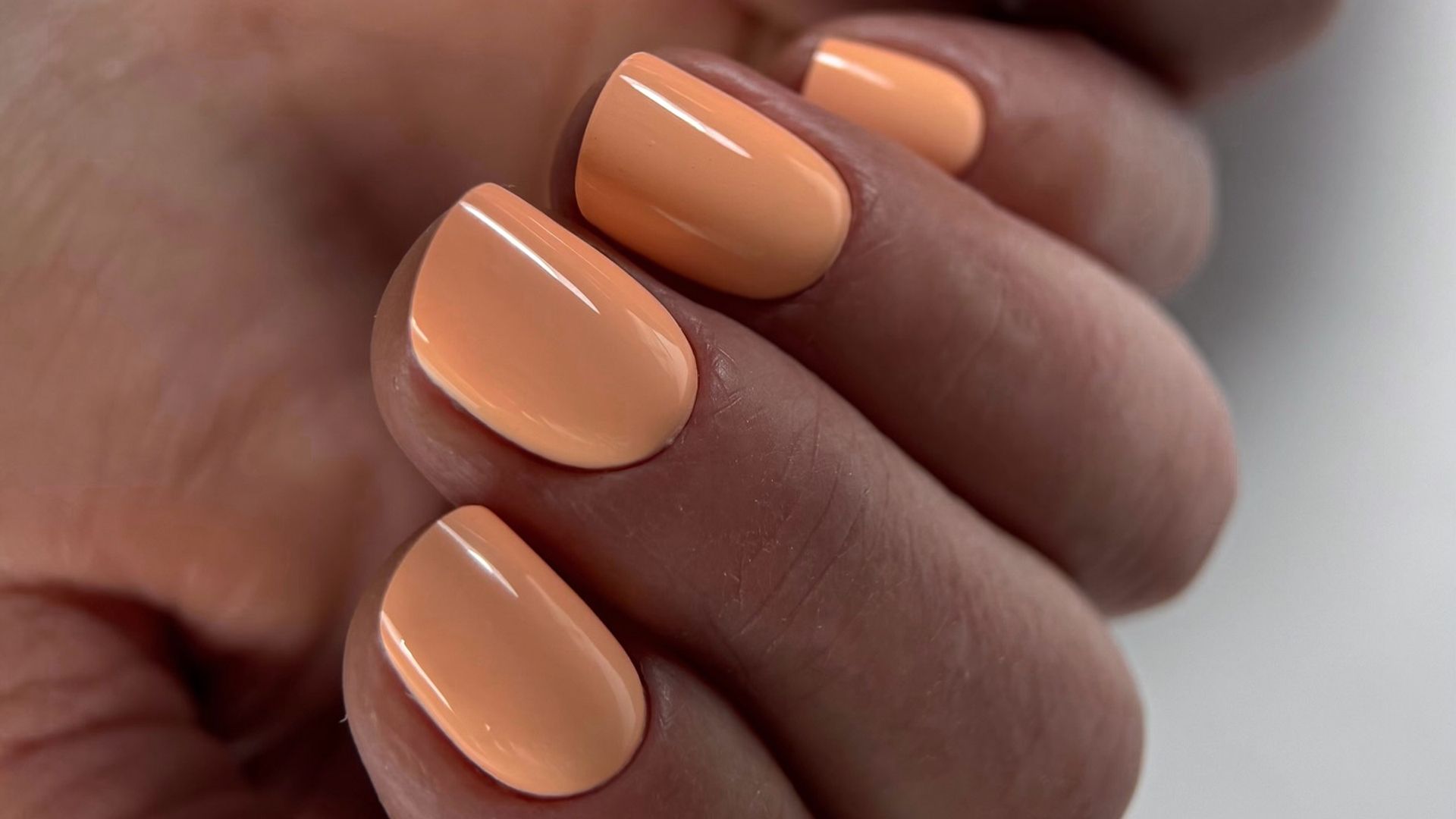 12 manicuras en naranja, el color del verano 2026: del meloc