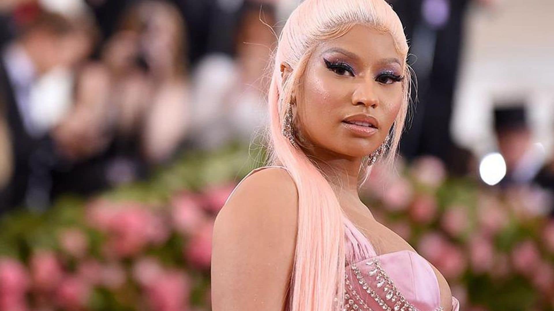 La accesible rutina de belleza de Nicki Minaj para pieles sensibles
