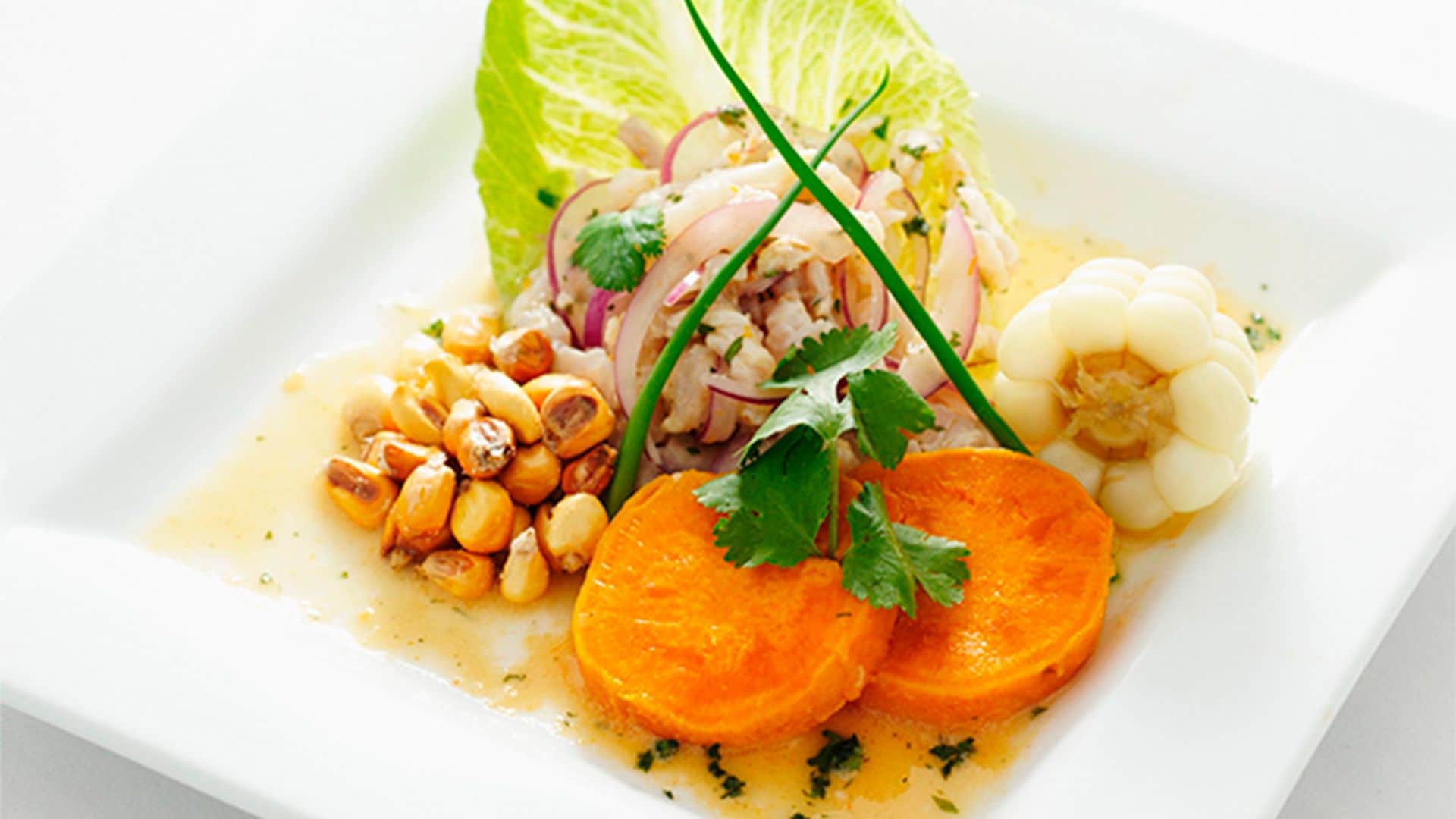 Ceviche de pescado con camote y aliño de ají amarillo y lima