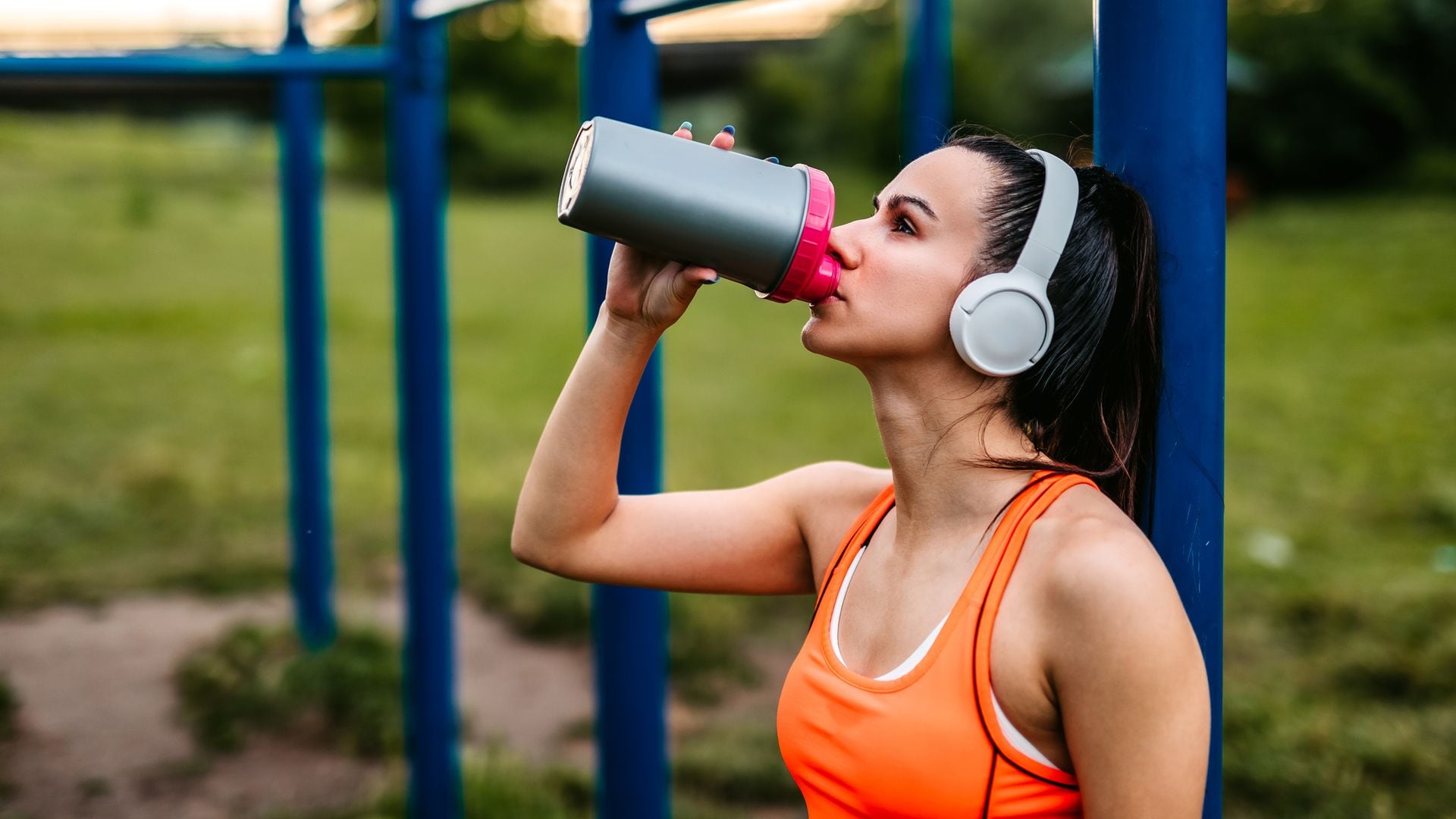 Los pros y contras del 'proffee', la bebida viral que combina café y proteínas, según los expertos