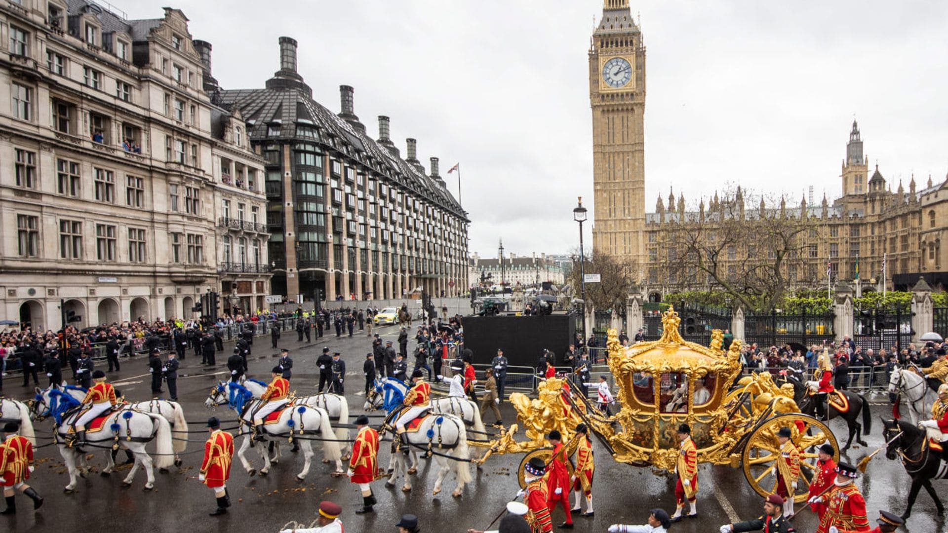 La imponente carroza Gold State Coach de Isabel II en la que Carlos y Camilla han realizado la Procesión de Coronación