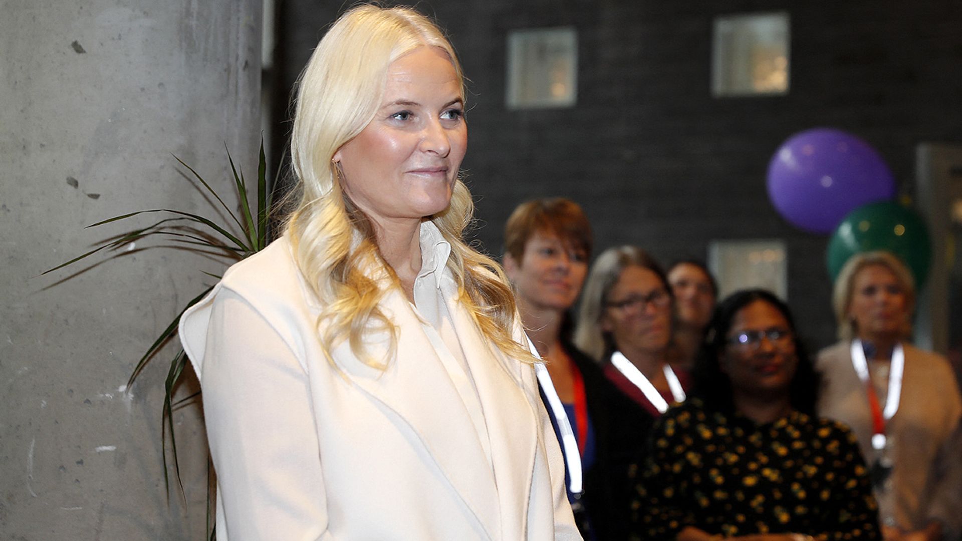 Mette-Marit de Noruega obligada a abandonar un acto por problemas de salud