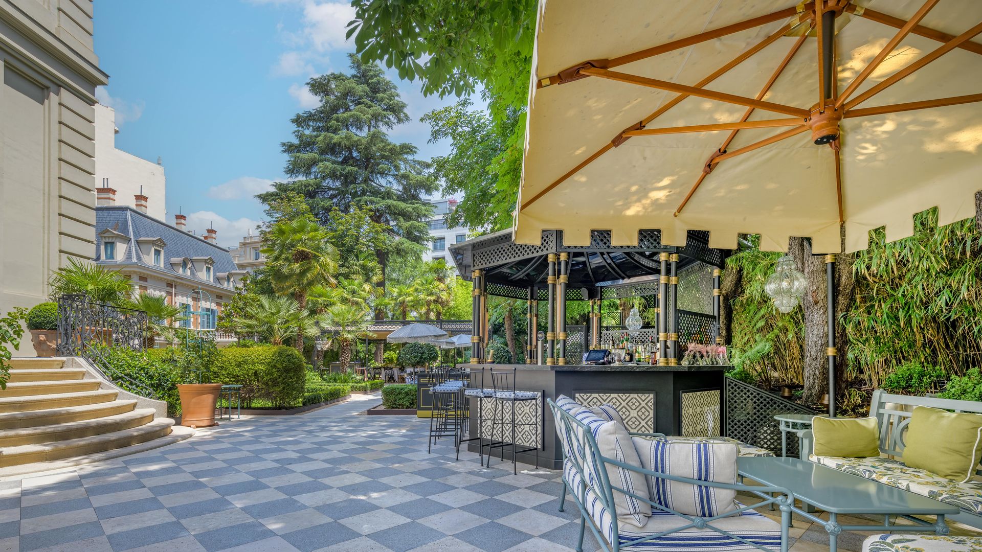 Jardín del hotel Santo Mauro en Madrid