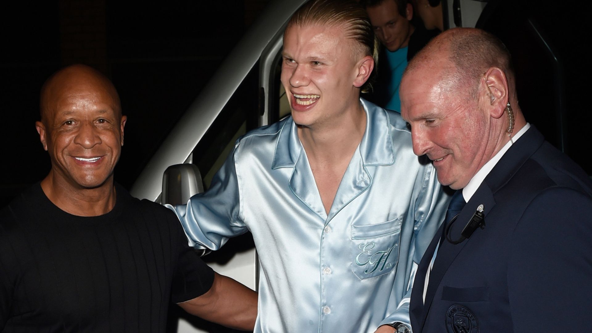 ¡En pijama! El original estilismo de Erling Haaland y su novia para celebrar la victoria del Manchester City