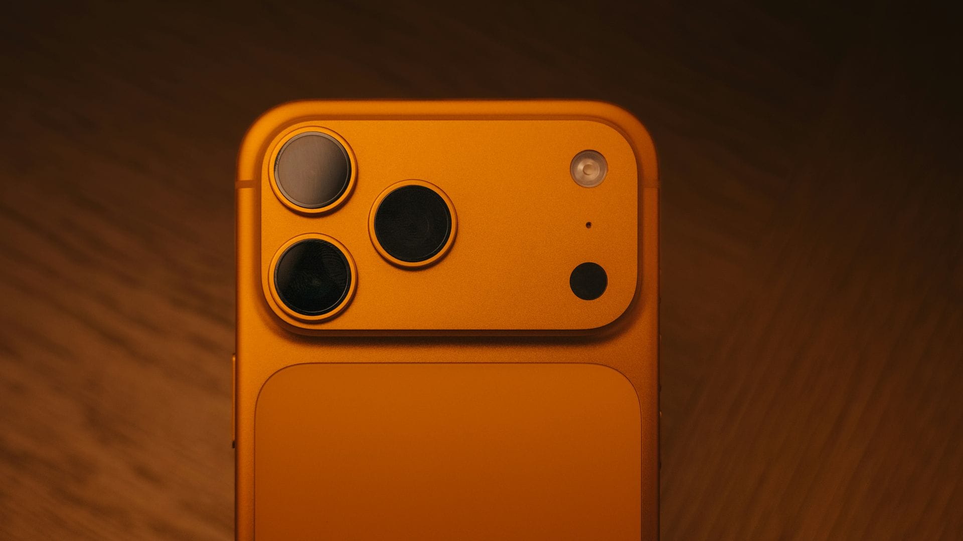 iPhone 17 Pro Max en color naranja