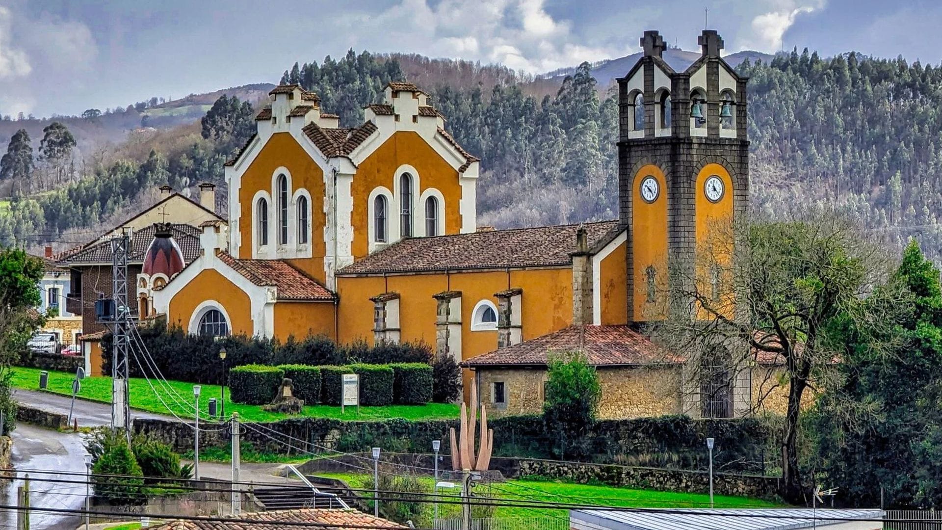 Valdesoto, el Pueblo Ejemplar de Asturias que hoy han visitado la princesa Leonor y la infanta Sofía junto a los Reyes