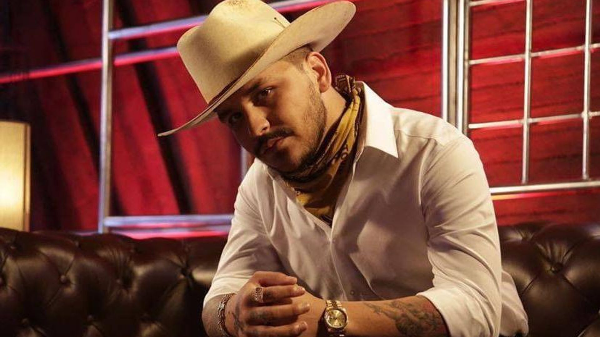 Christian Nodal sigue adelante sin Belinda y celebra un nuevo éxito