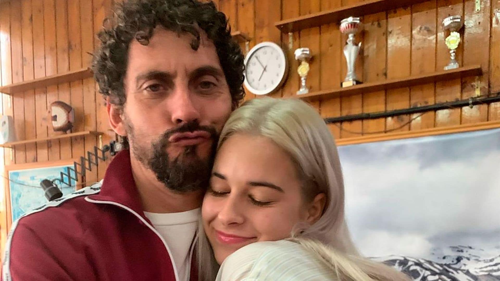 Paco León, ilusionadísimo ante su videoclip debut con Dora Postigo, la hija de Bimba Bosé