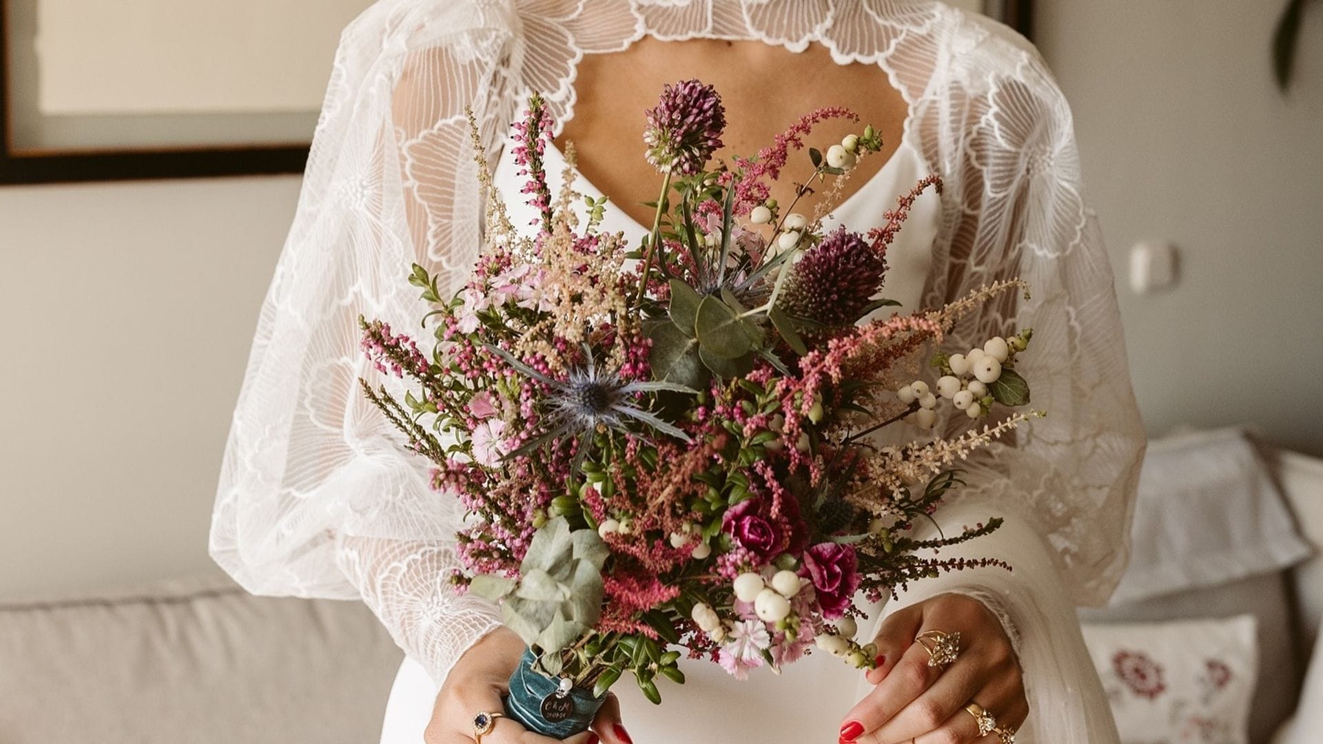 Qué flores deberías incluir en tu ramo de novia si te casas en septiembre: de las dalias a las calas o el brezo