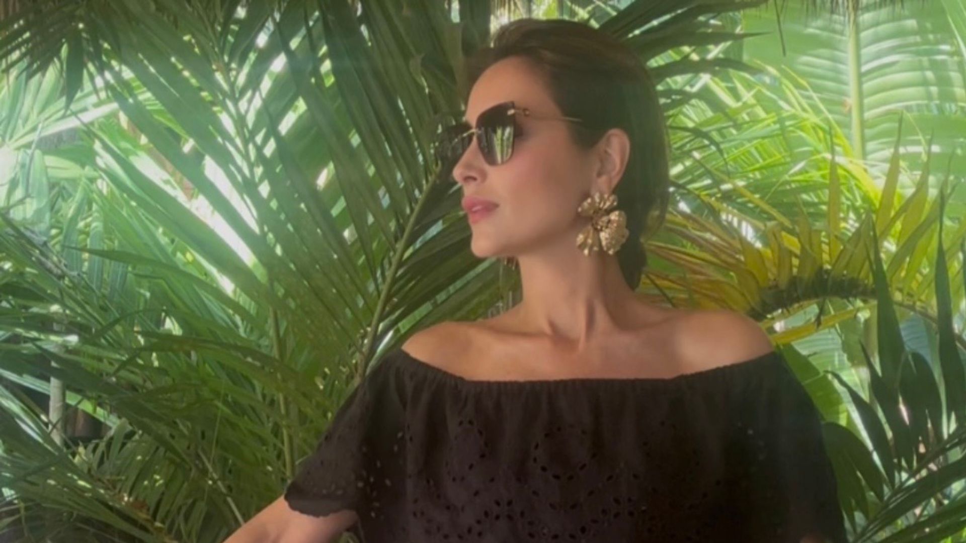 Paloma Cuevas en Los Cabos con vestido negro