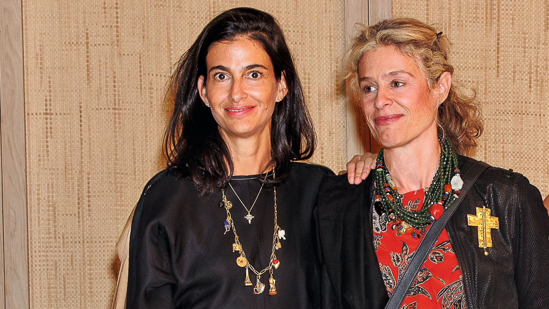 Mercedes Domecq con Sonia Pastega, hija de Sisita Milans del Bosch —la recordada musa de Umbral—, y la galerista Gaella de la Serna