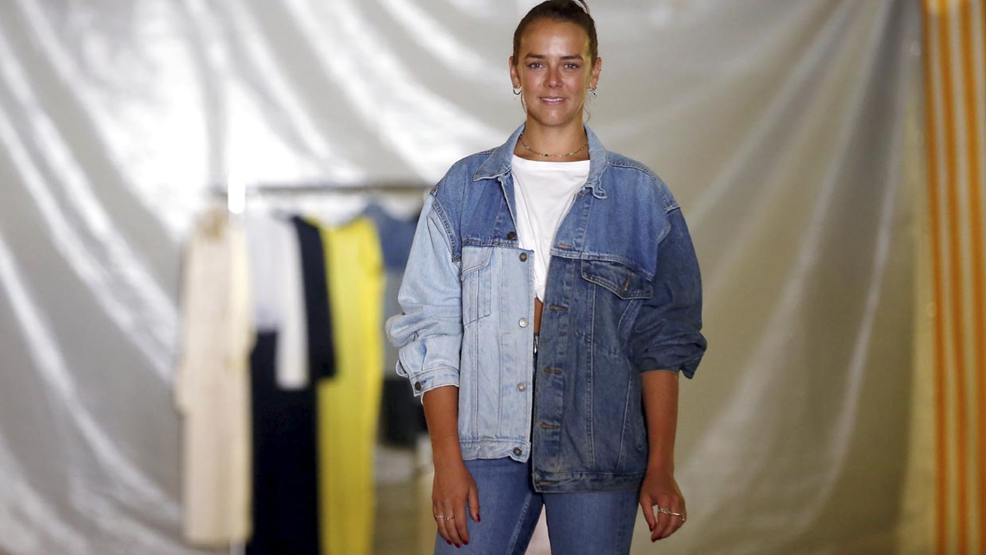 La exclusiva apuesta de Pauline Ducruet para llevar con sus zapatillas de tendencia