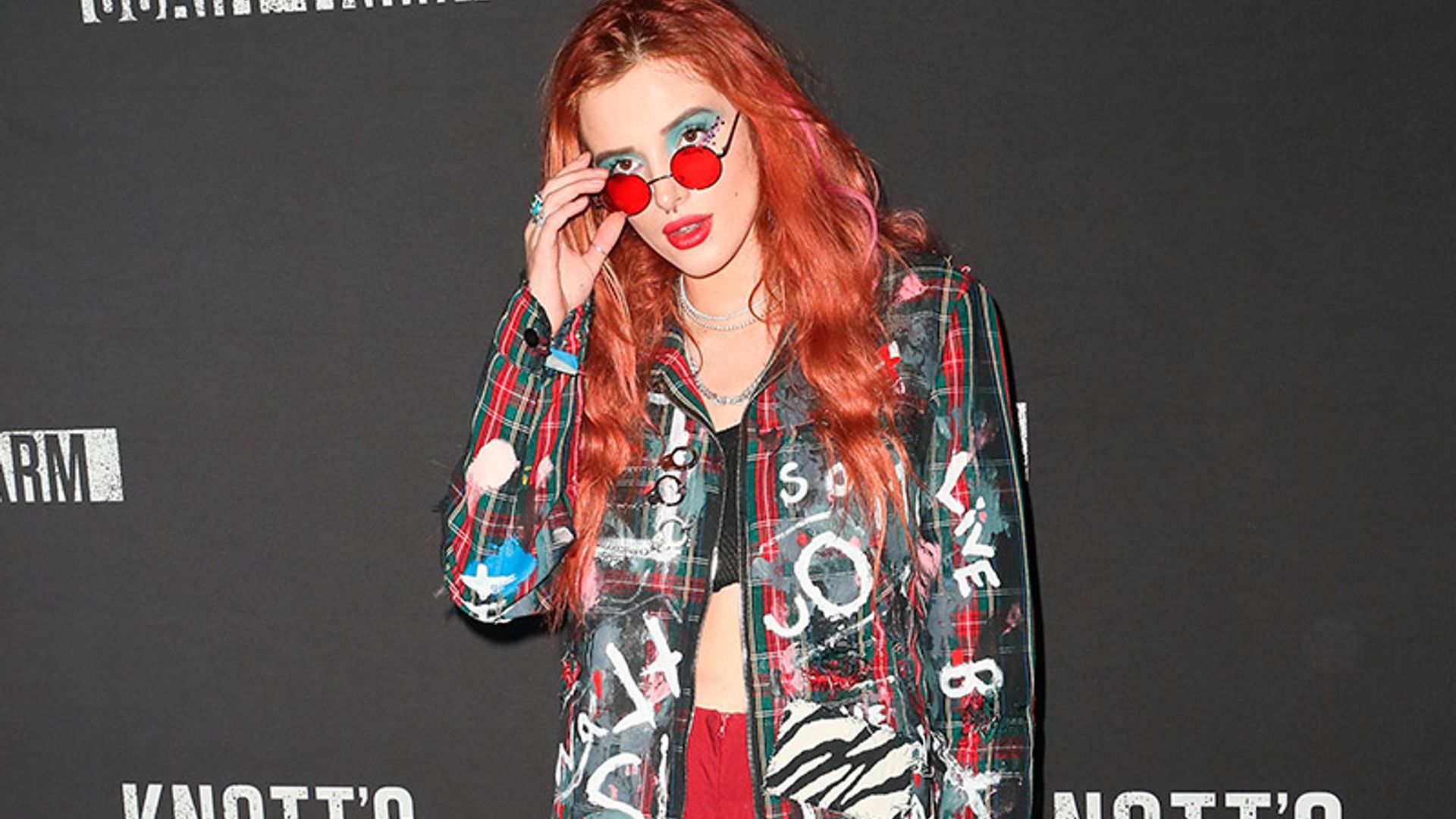 La evolución del estilo de Bella Thorne y su constante apuesta por los jeans - noticia sobre Bella Thorne