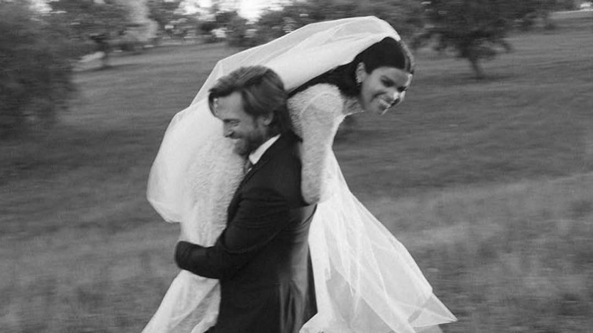 En defensa de las bodas sin teléfonos móviles: lo que piensan los expertos del fenómeno que iniciaron los famosos