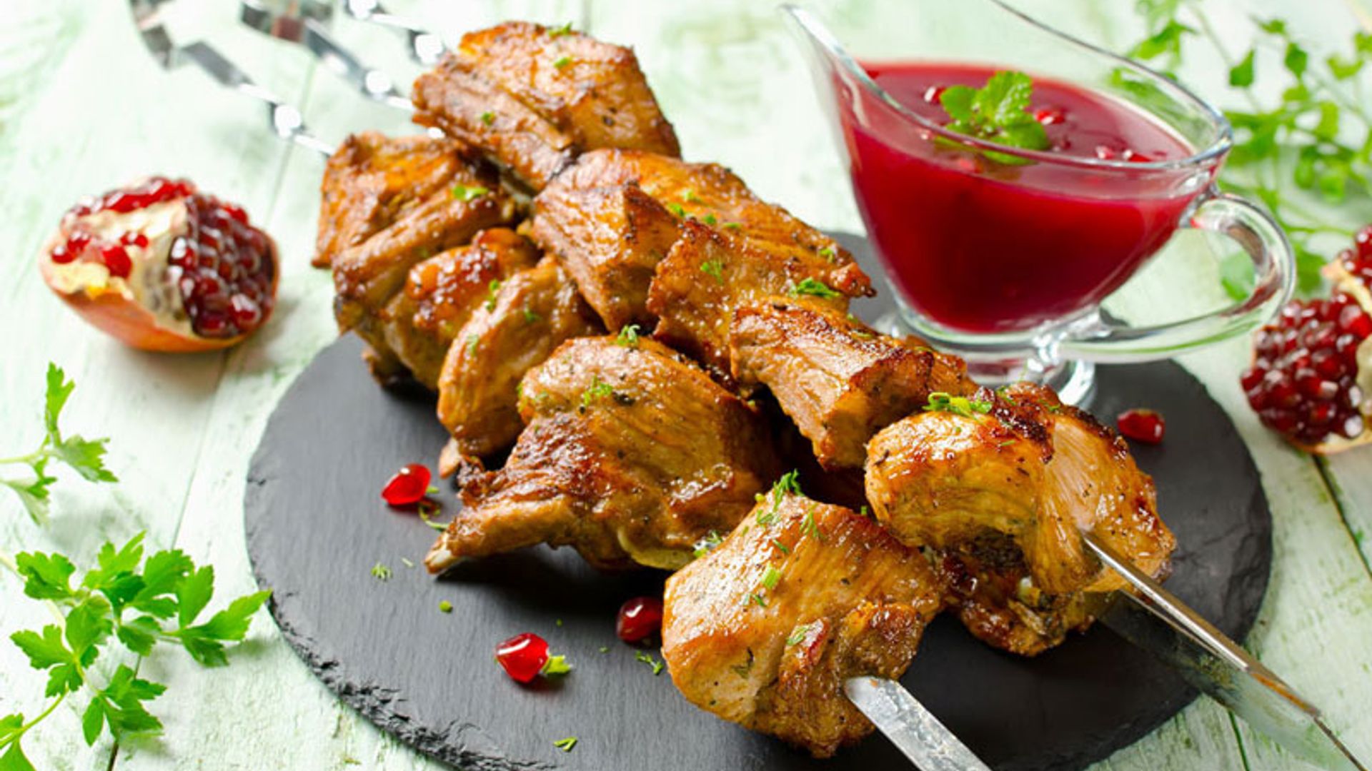 Costillas de cerdo asadas con salsa de granada