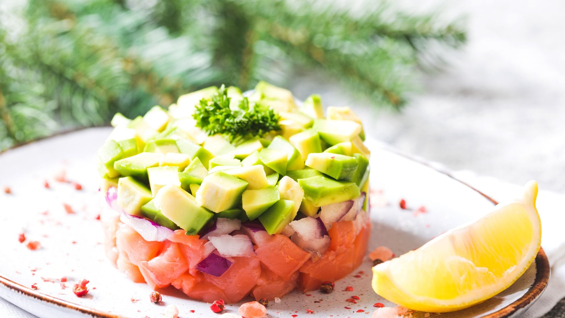 Tartar de aguacate y salmón