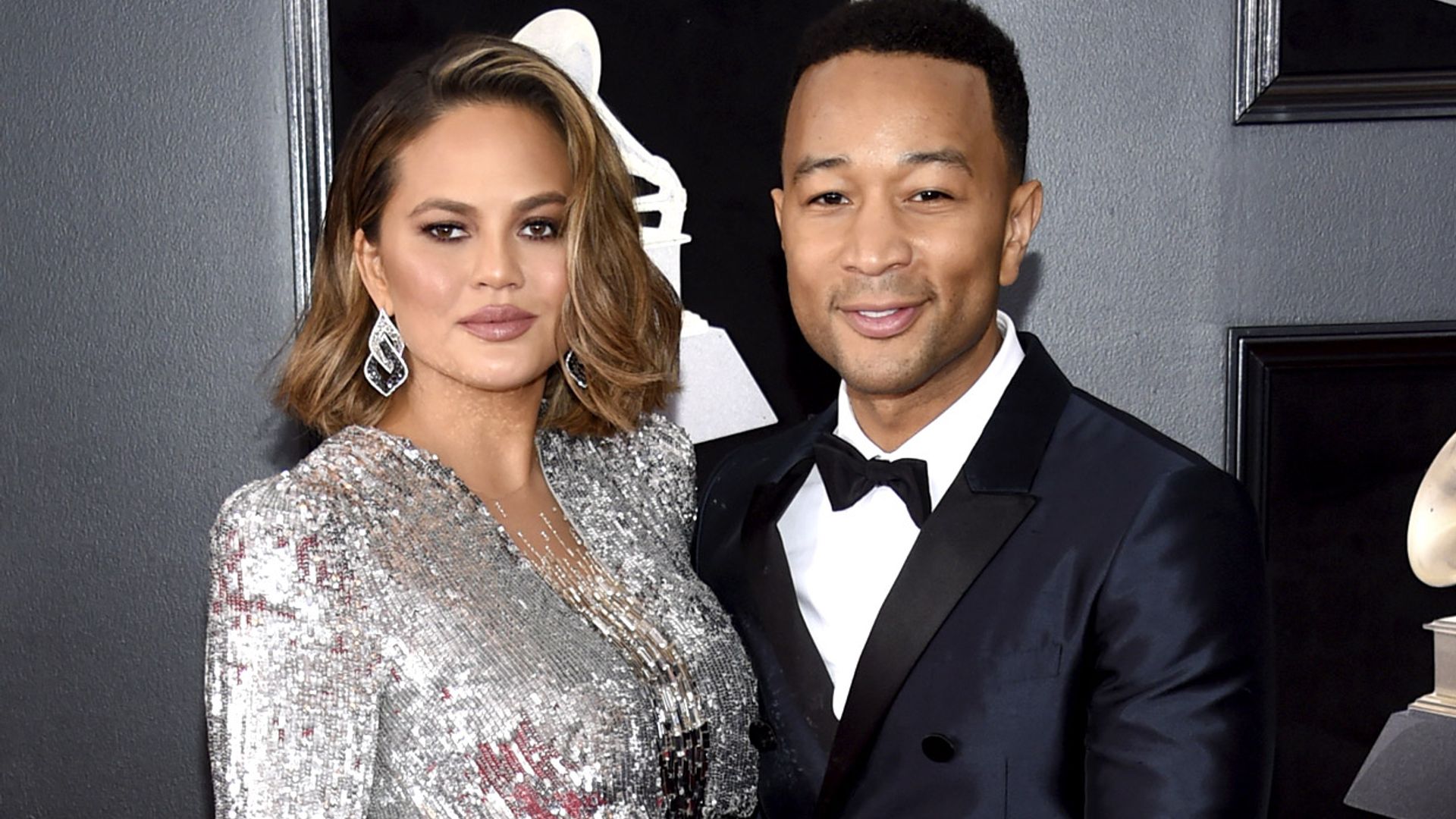 Chrissy Teigen y John Legend comparten sus momentos de dolor tras perder el bebé que esperaban