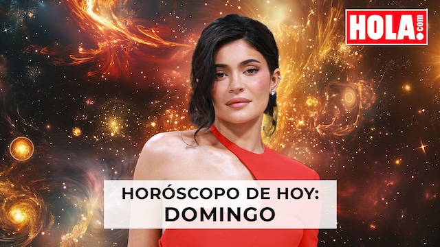 Kylie Jenner con constelaciones detrás 