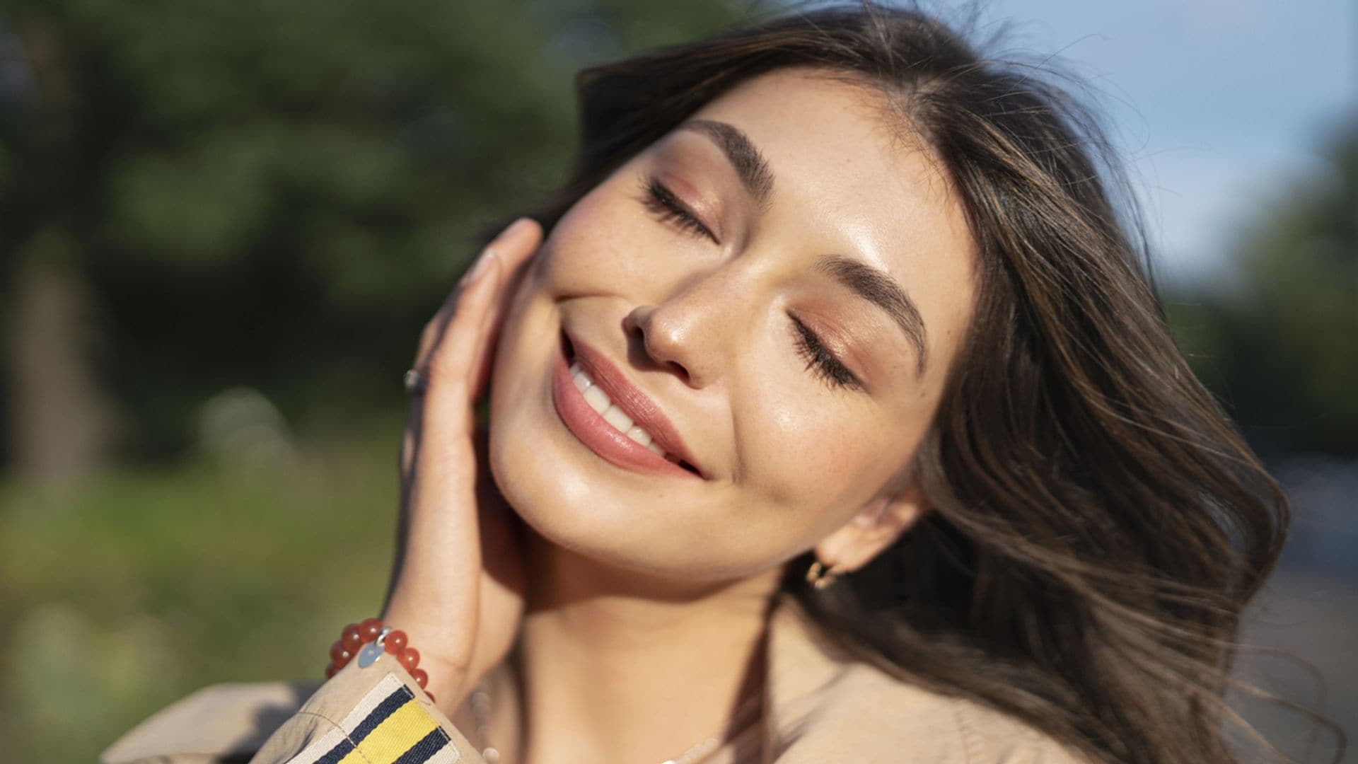 Los mejores trucos y productos para proteger y preparar tu rostro para el sol y el calor