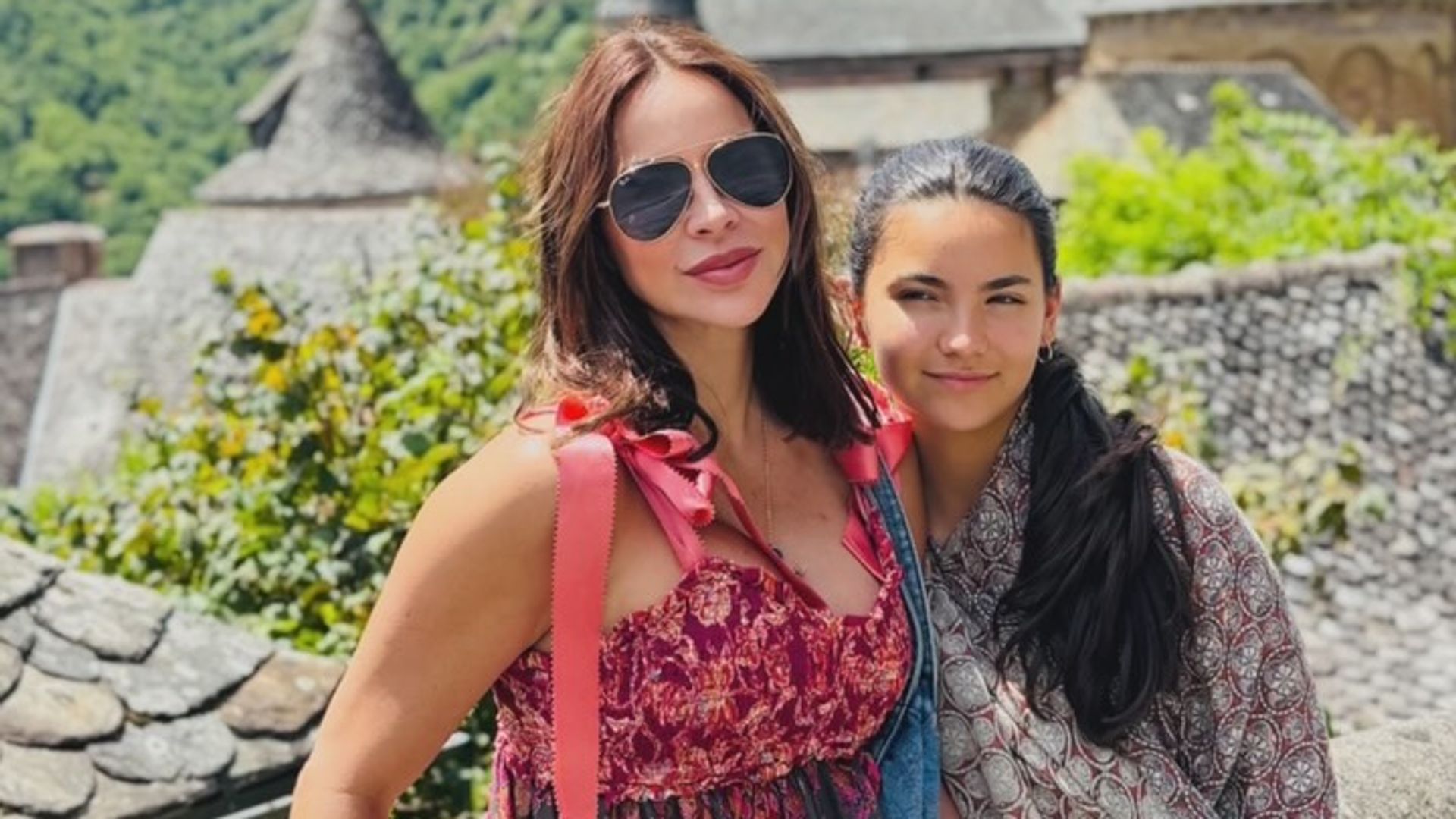 Aylín Mujica y su hija Violeta Valenzuela.