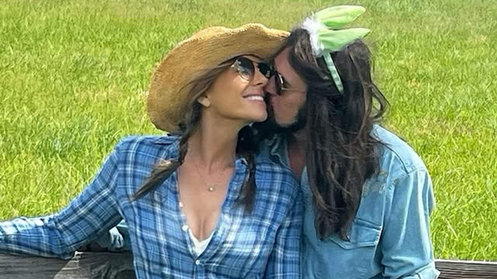 Elizabeth Hurley y Billy Ray Cyrus son pareja: así han revelado su inesperado romance